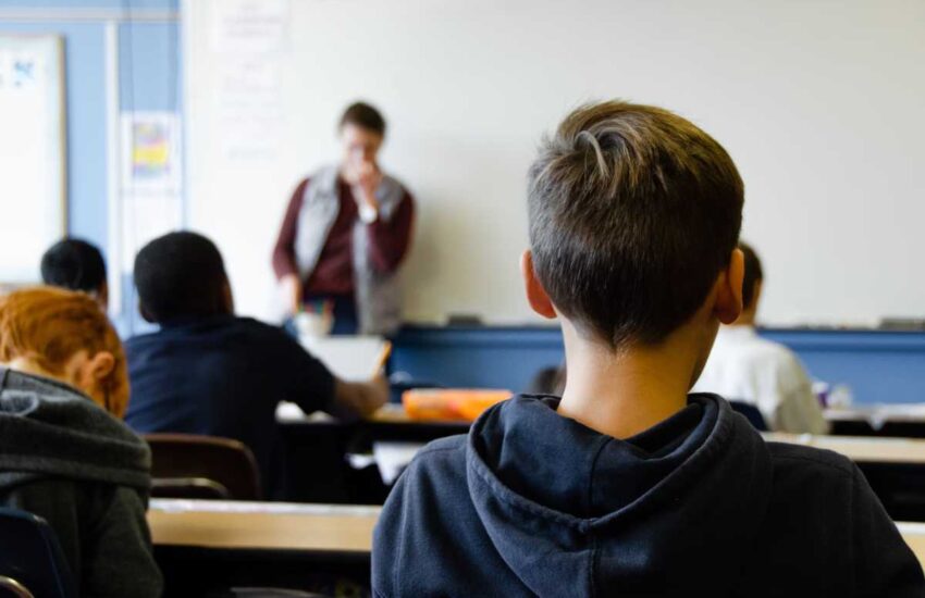 Você Deveria Ensinar Blockchain nas Escolas Públicas